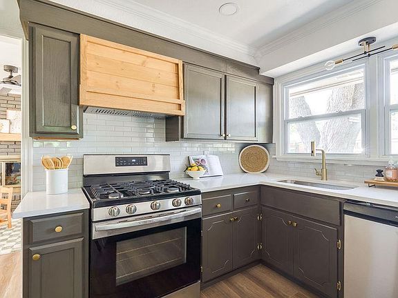 2nd image of 2604 Kings Way