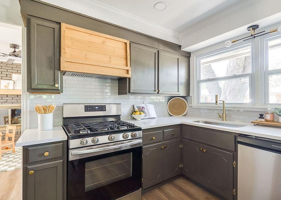 1st image of 2604 Kings Way