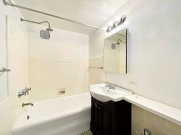 3rd image of 5 Tudor City Pl APT 1201