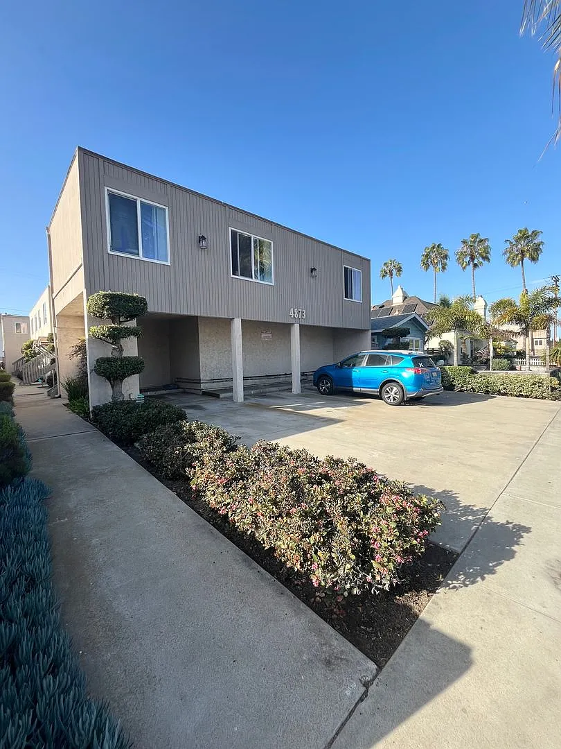 Perfect 2BD/1BA Ocean Beach Apartment! Only 2 Blocks to the Ocean - $2,695/mo! — Photo 1