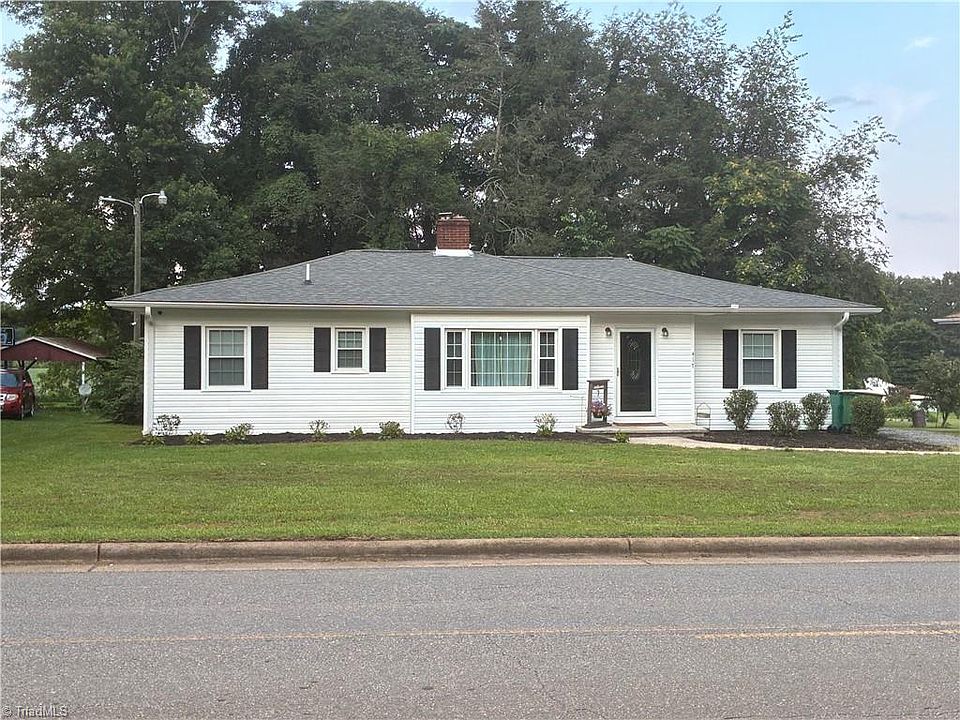 1st image of 417 S Main St