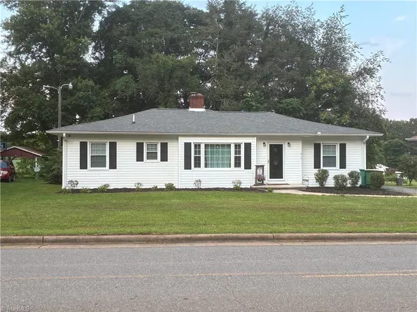417 S Main St, Mount Airy, NC 27030
