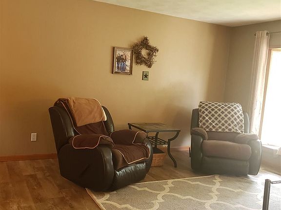 4th image of 212 Mulford Dr