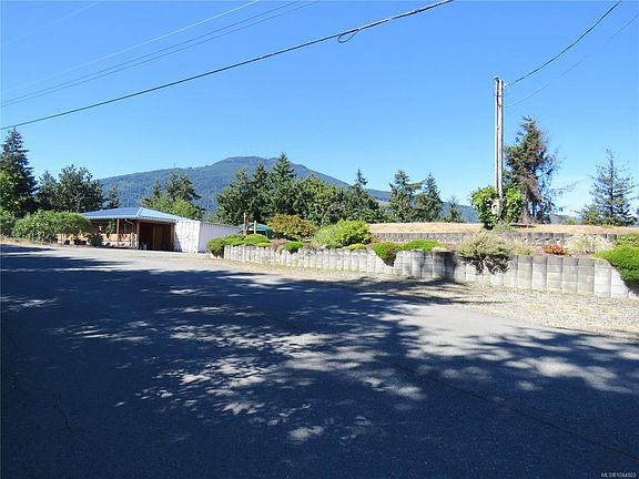 5th image of 3799 Panorama Cres