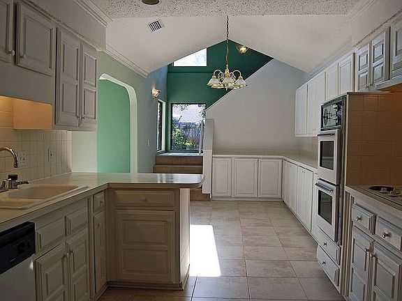 4th image of 2114 Glen Forest Ln