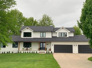 1095 S Deer Rd, West Des Moines, IA 50266