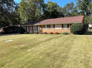 806 N Hills Dr, Opelika, AL 36801