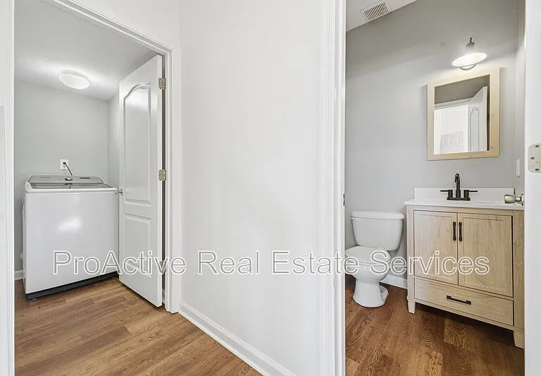 2021 Livingston St — Photo 27