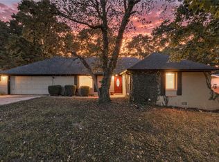 939 E Oaks Manor Dr, Fayetteville, AR 72703