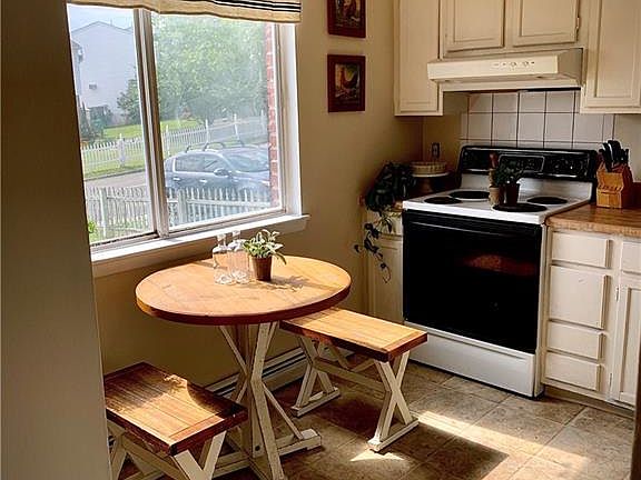 5th image of 502 Harbor View Ct