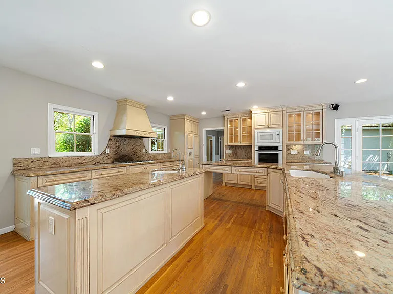 2335 Lorain Rd — Photo 29