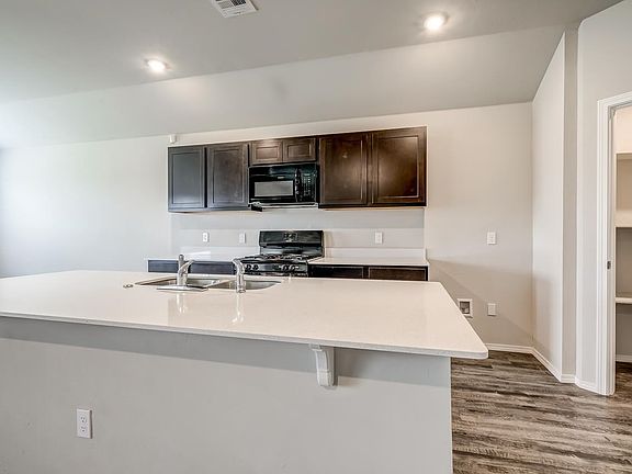 4th image of 1009 NE 3rd St