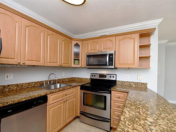4th image of 1401 NE 53rd St APT 102