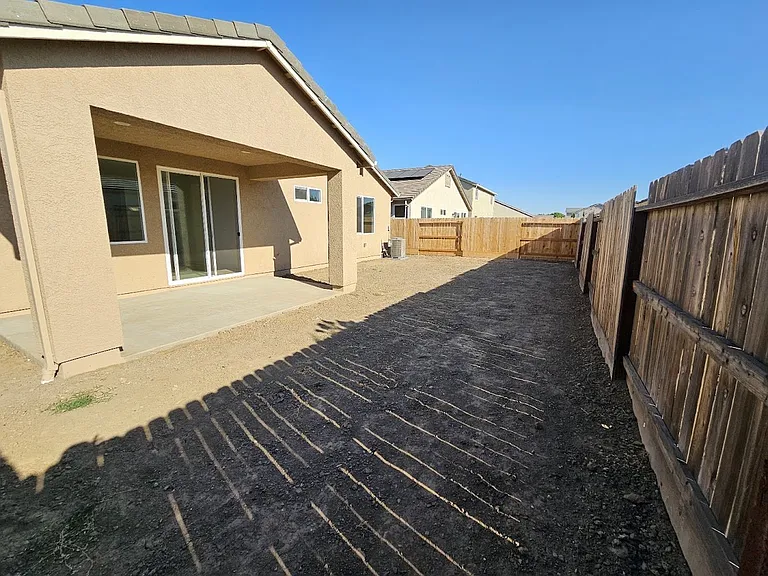 1870 Trinity Ct — Photo 38