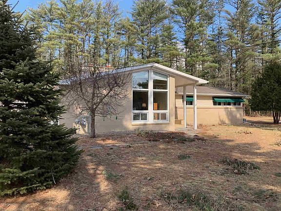 2nd image of 46 Bronk Dr