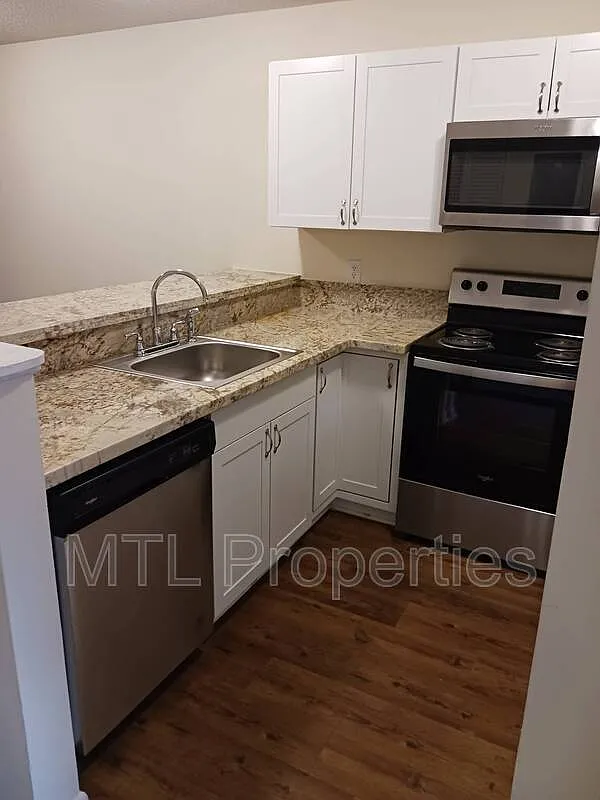 2 bed, 2.0 bath, 1000 sqft, $1,240 — Photo 1