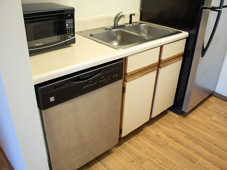 907 W Oregon St — Photo 43