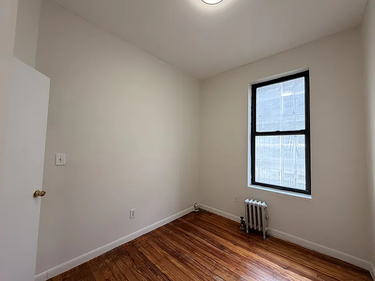 332 E 15th St #6D — Photo 3