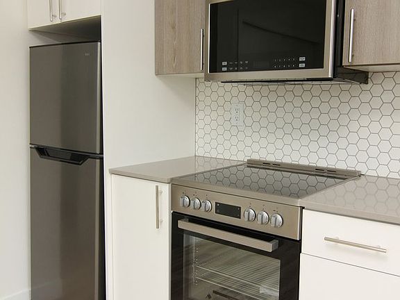 5th image of 4724 31st Ave S #8