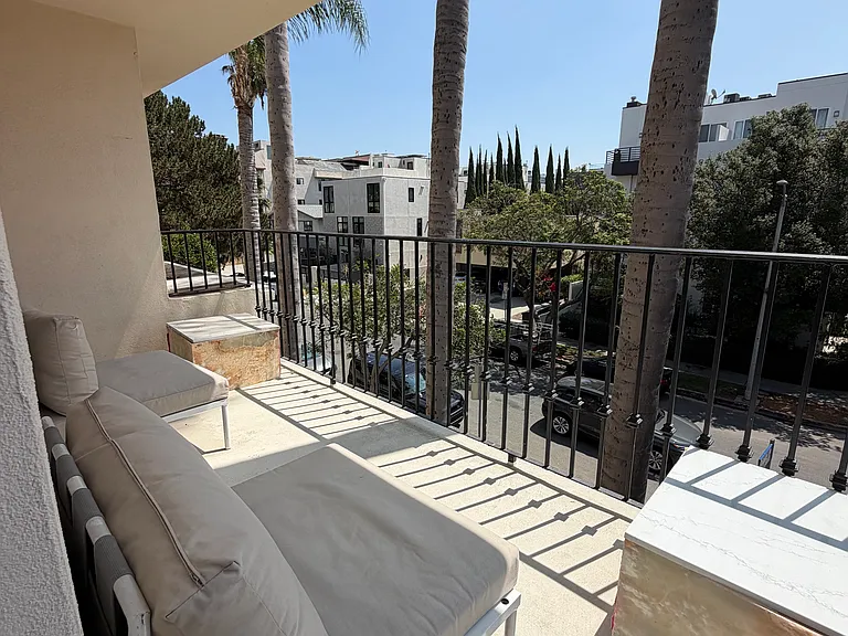 435 Arnaz Dr #200 — Photo 30
