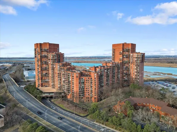 2001 Harmon Cove Tower, Secaucus, NJ 07094