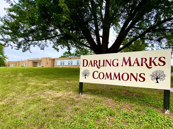 HM Darling Marks Commons, 2045 3rd Ave #4, East Moline, IL 61244
