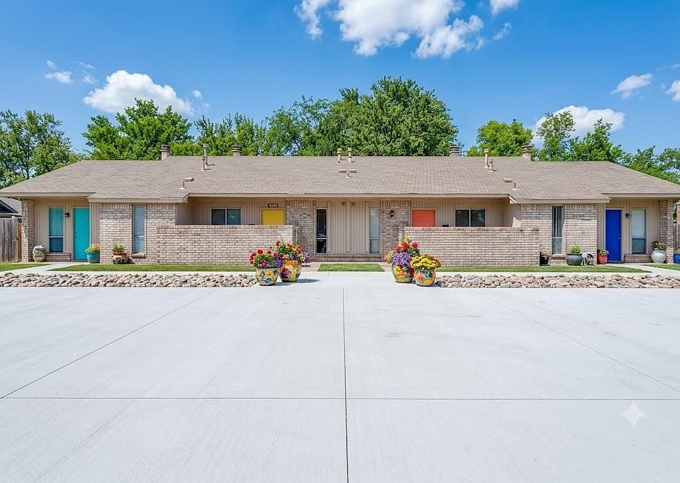 1st image of 2257 Donna Dr #2259