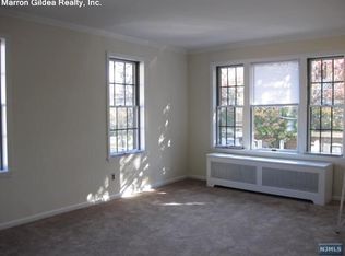 622 N Maple Ave APT 3, Ho Ho Kus, NJ 07423