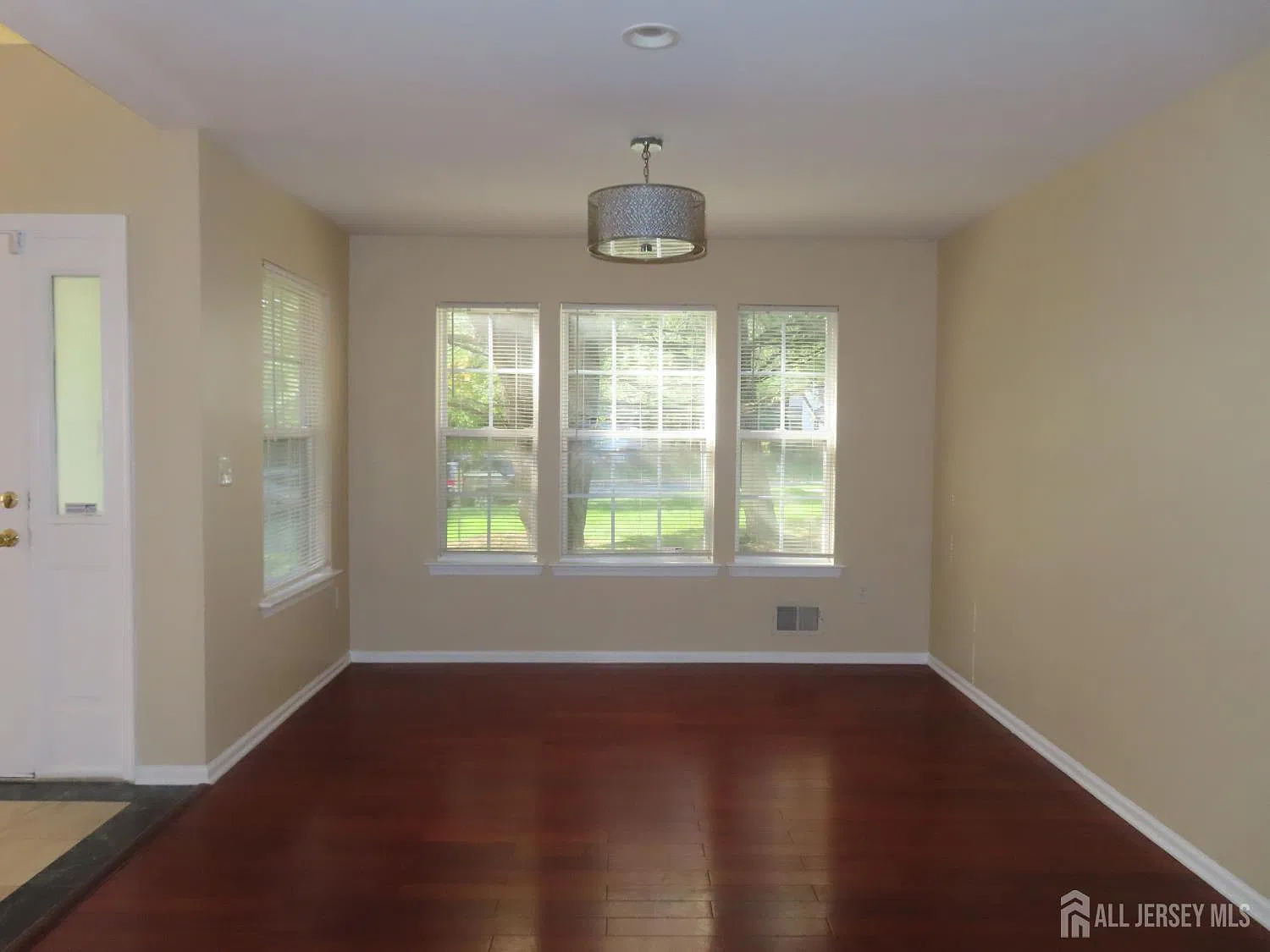 4 bed, 2.5 bath, 1950 sqft, $3,650 — Photo 4