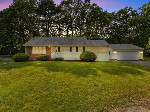 28 Windsor Cir, Brockton, MA 02301