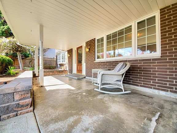 3rd image of 17400 NE 19th Pl