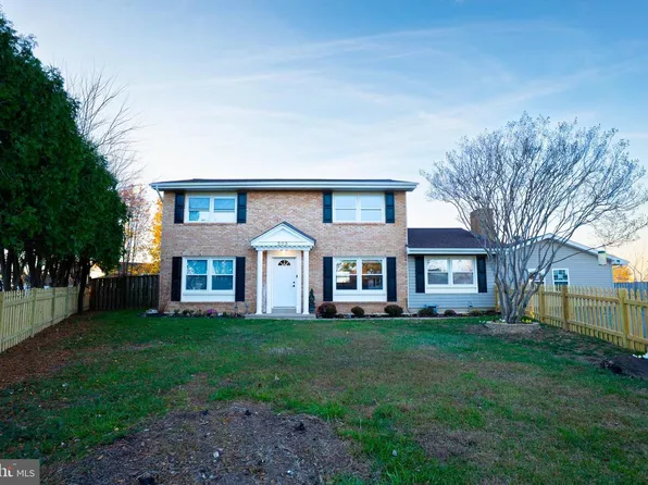 503 S Maple Ct, Sterling, VA 20164