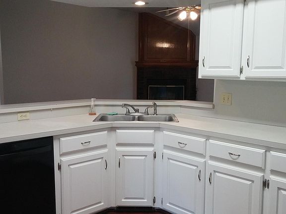 4th image of 2104 Summer Hollow Ln