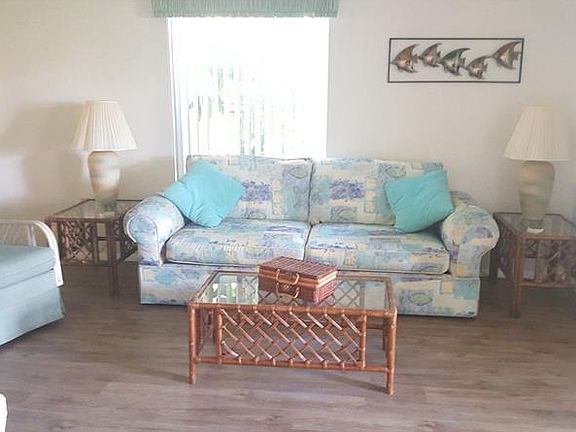2nd image of 402 Pinebrook Cres #2