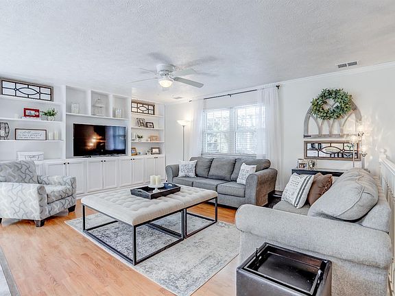 2nd image of 2605 Wildwood Ln
