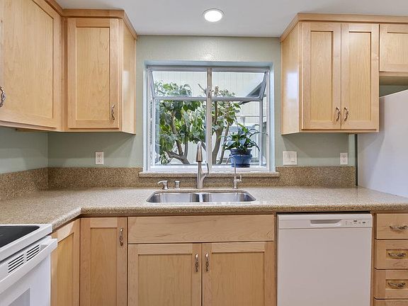 5th image of 79 Knight Ln