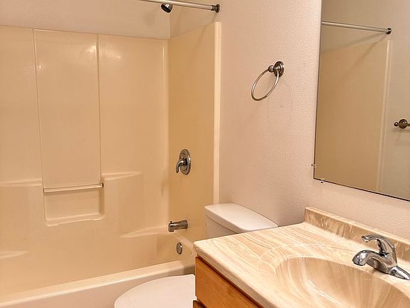 3rd image of 651 Ponahawai St #102