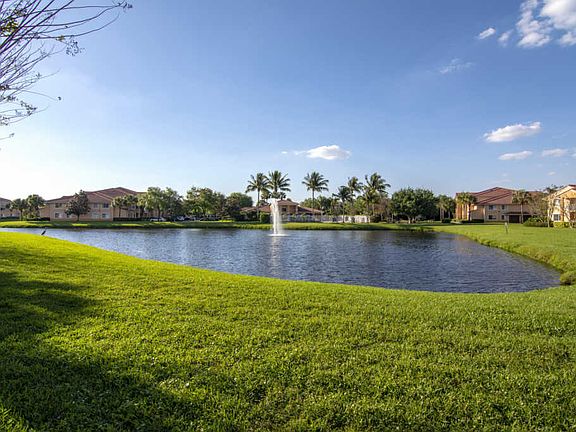 2nd image of 211 SW Palm Dr APT 205