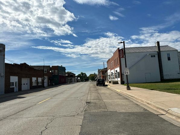 104 S 1st Ave, Forreston, IL 61030