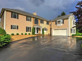 18 Bridge End Farm Ln, Sandy Hook, CT 06482