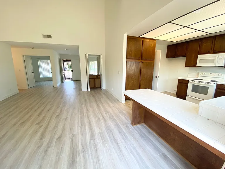 6009 E La Paz Cir — Photo 6