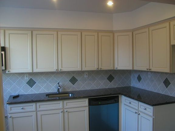 3rd image of 11940 Metropolitan Ave APT H1