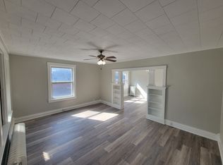 434 6th Ave S #2W, Clinton, IA 52732