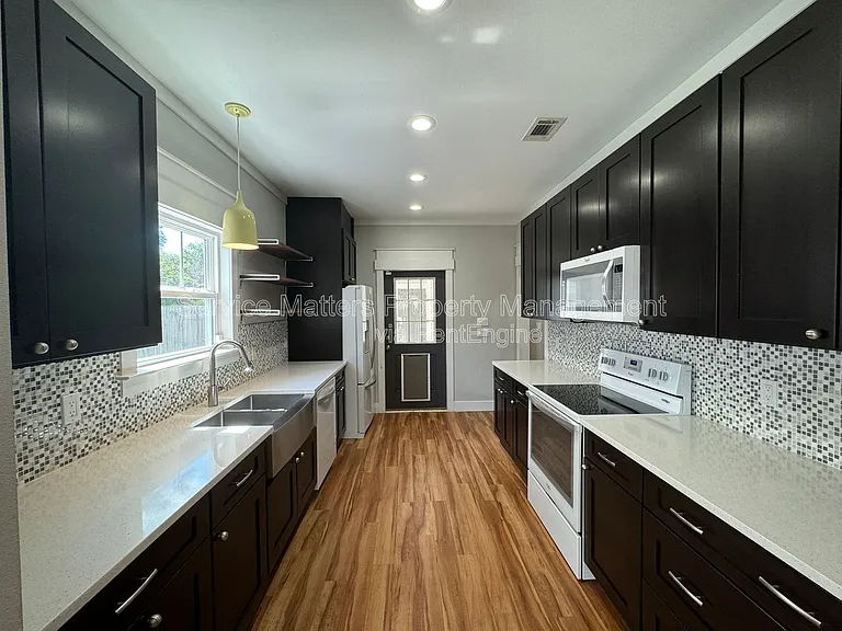 1416 E Baars St — Photo 9