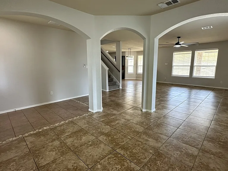 2303 Scott Dr — Photo 7