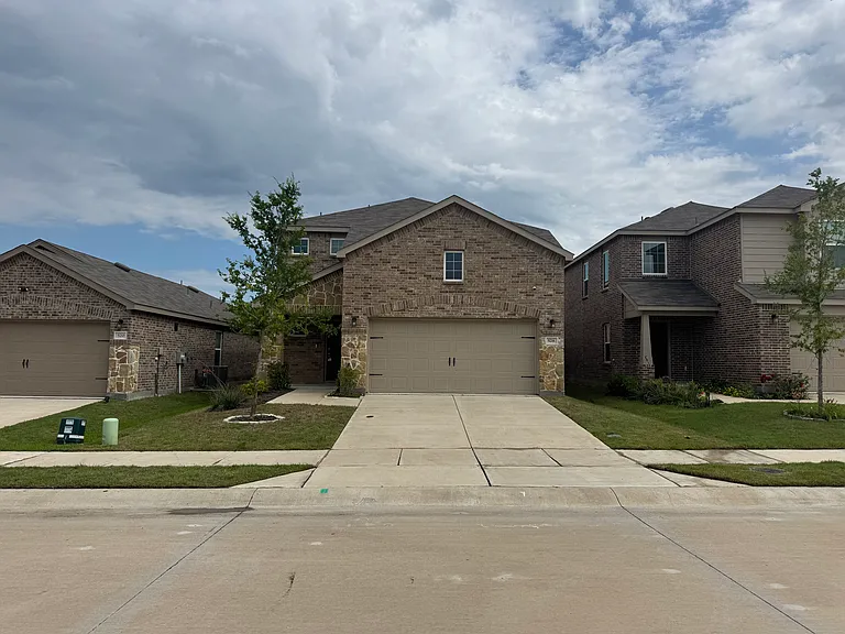 528 Lake Erie Dr — Photo 2