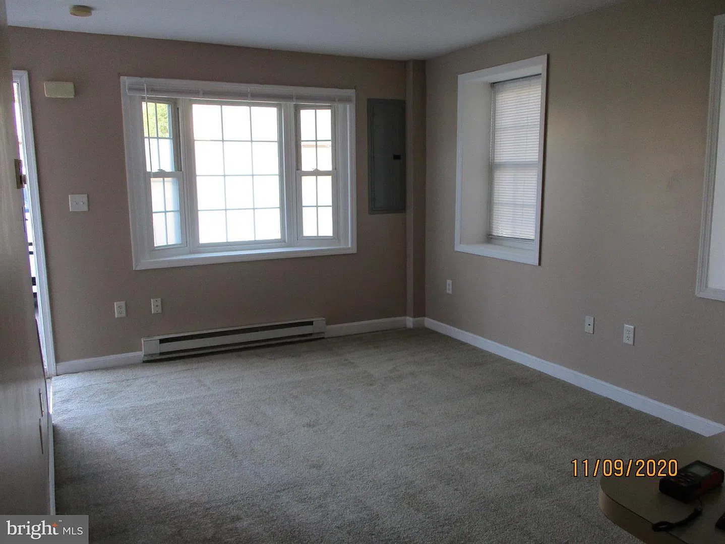 1 bed, 1.5 bath, 860 sqft, $850 — Photo 2