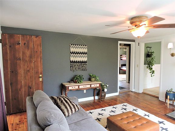 4th image of 1090 Blanton St