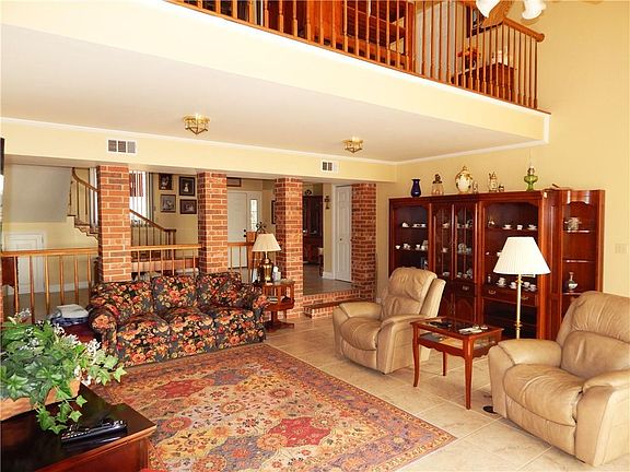 4th image of 142 Forest Dr