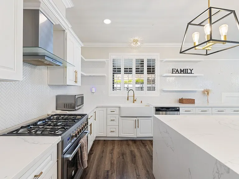 15736 Home Ct — Photo 13